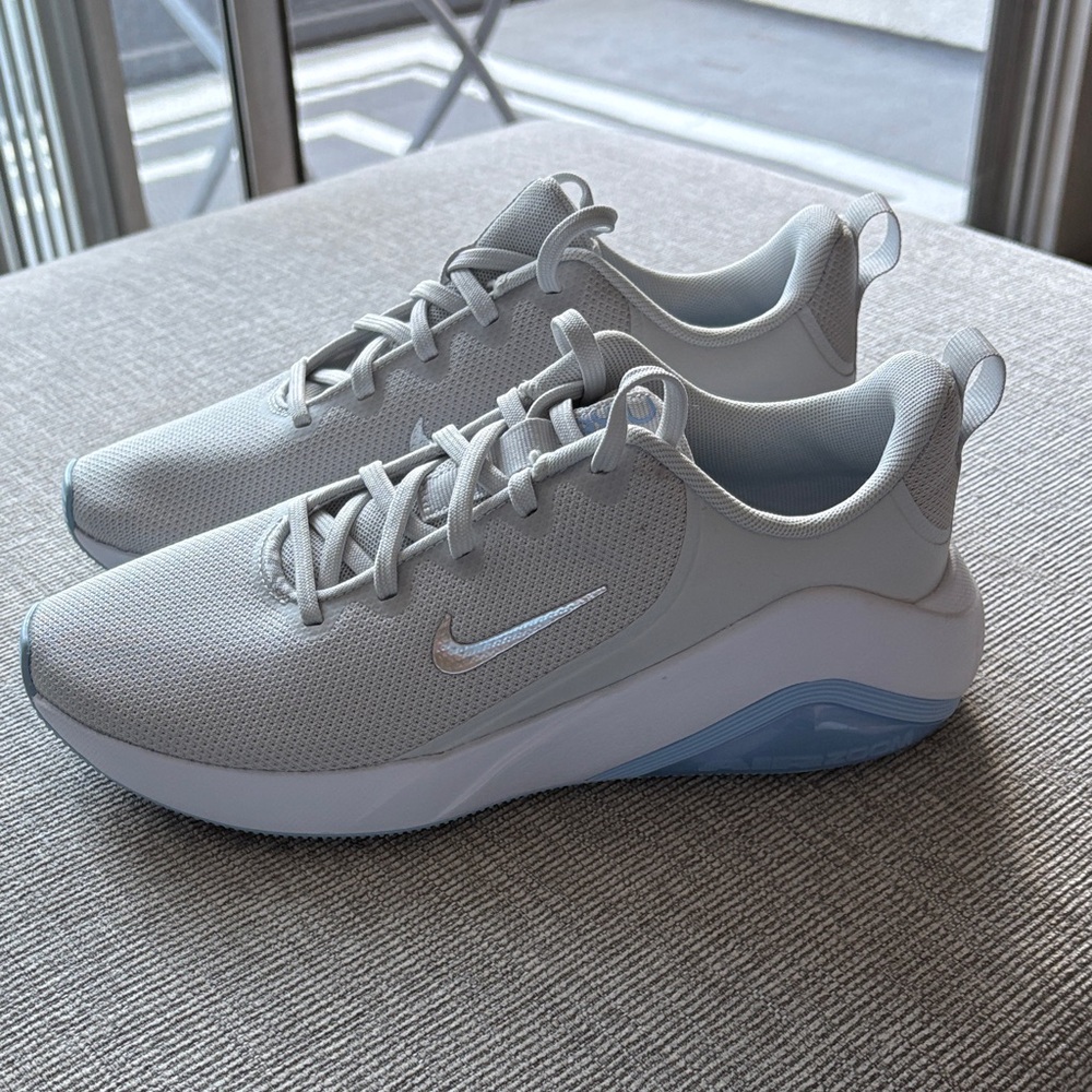 Nike Light Gray and Soft Blue Air Zoom Bella 7 Athletic Shoes - Picture 3 of 10